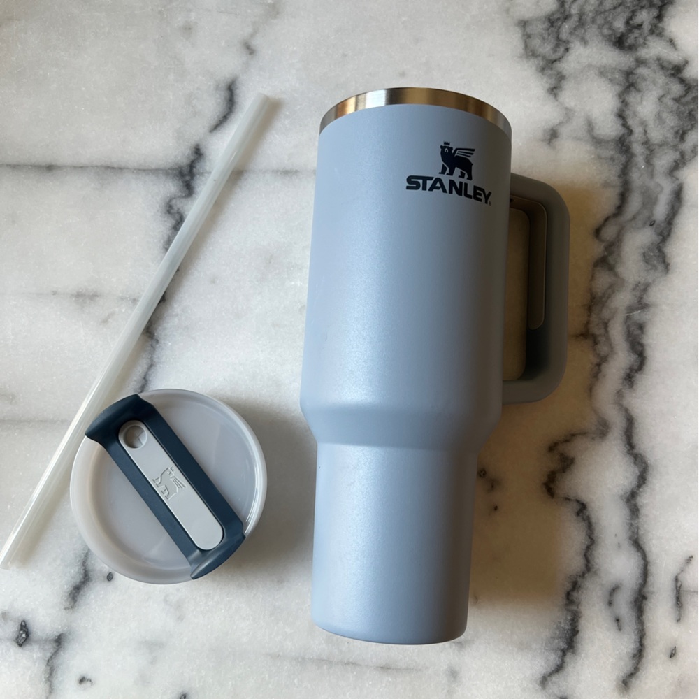 Used 40 Stanley damage it doesn’t keep ice cool other than light scratches